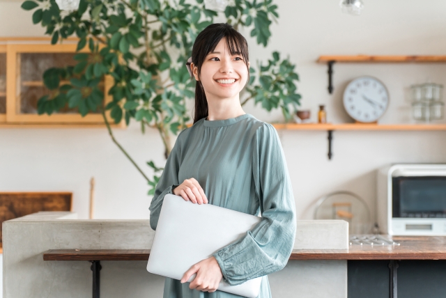背筋を伸ばす